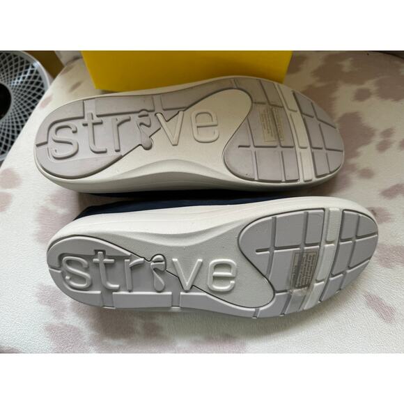 Strive Women’s Hampton Navy 7.5 M with Box - Picture 7 of 7